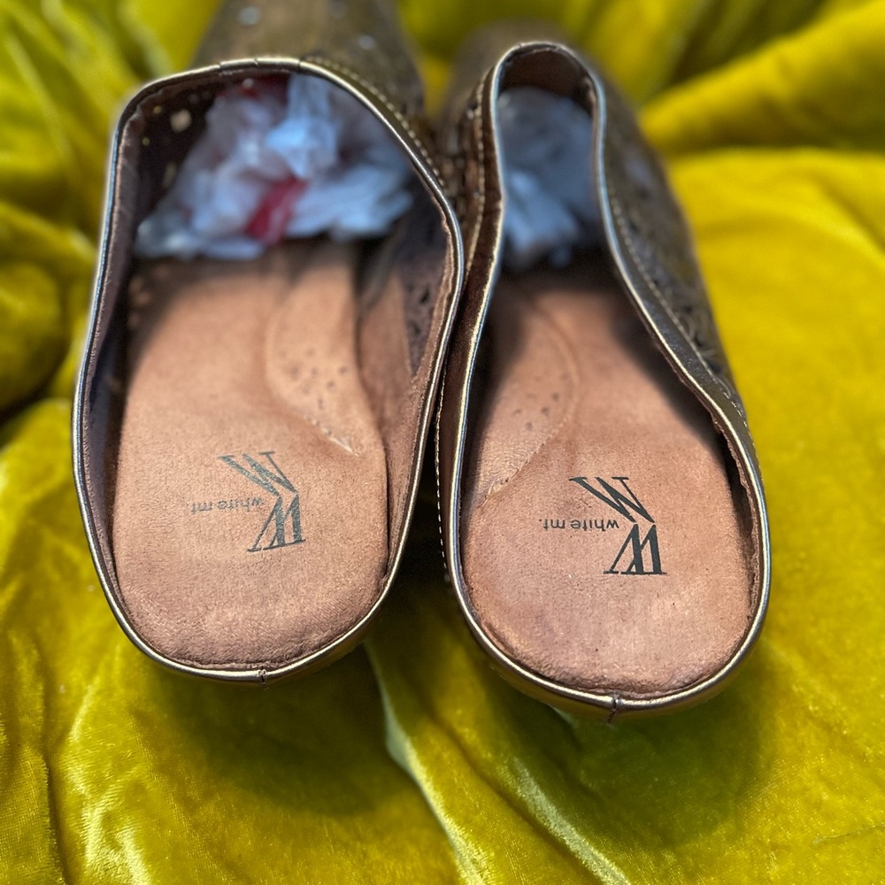 White Mountain Bronze Floral Cutout Deeka Mules - Picture 3 of 5